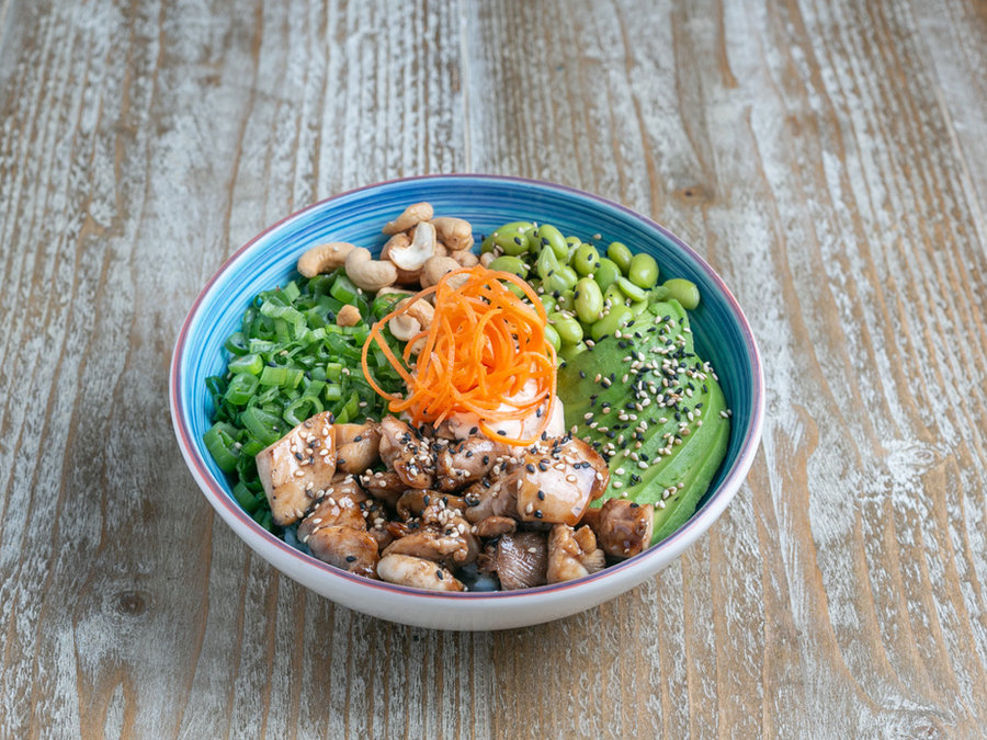 Peanut Love Poke Bowl bei Tiki Beach Mallorca