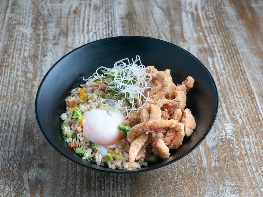 Arroz Salteado mit Hähnchen bei Tiki Beach Mallorca