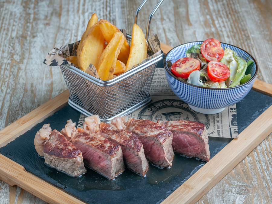 Steak Argentino mit Chimichurri bei Tiki Beach Mallorca